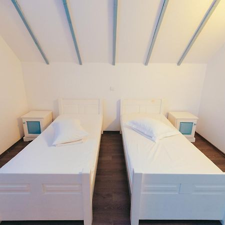 Pike Inn Dunavatul de Sus Dunavăţu de Sus Bagian luar foto